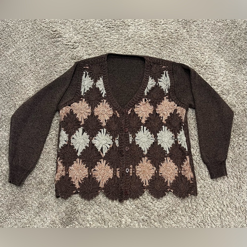 Vintage crochet cardigan with earthy florals, cozy knit sleeves, boho vibe M-L